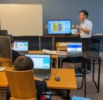 友達と話している場面