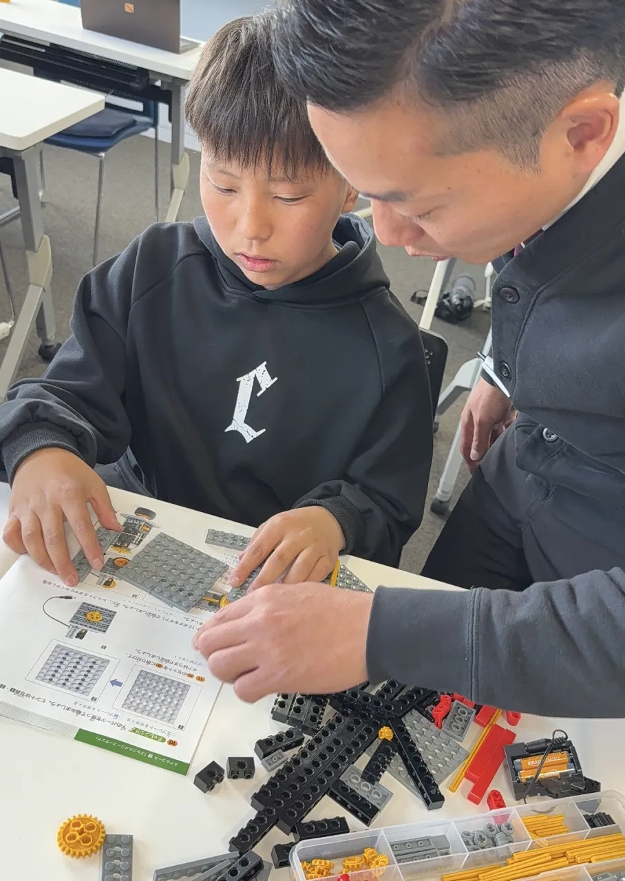 講師が横に座っている